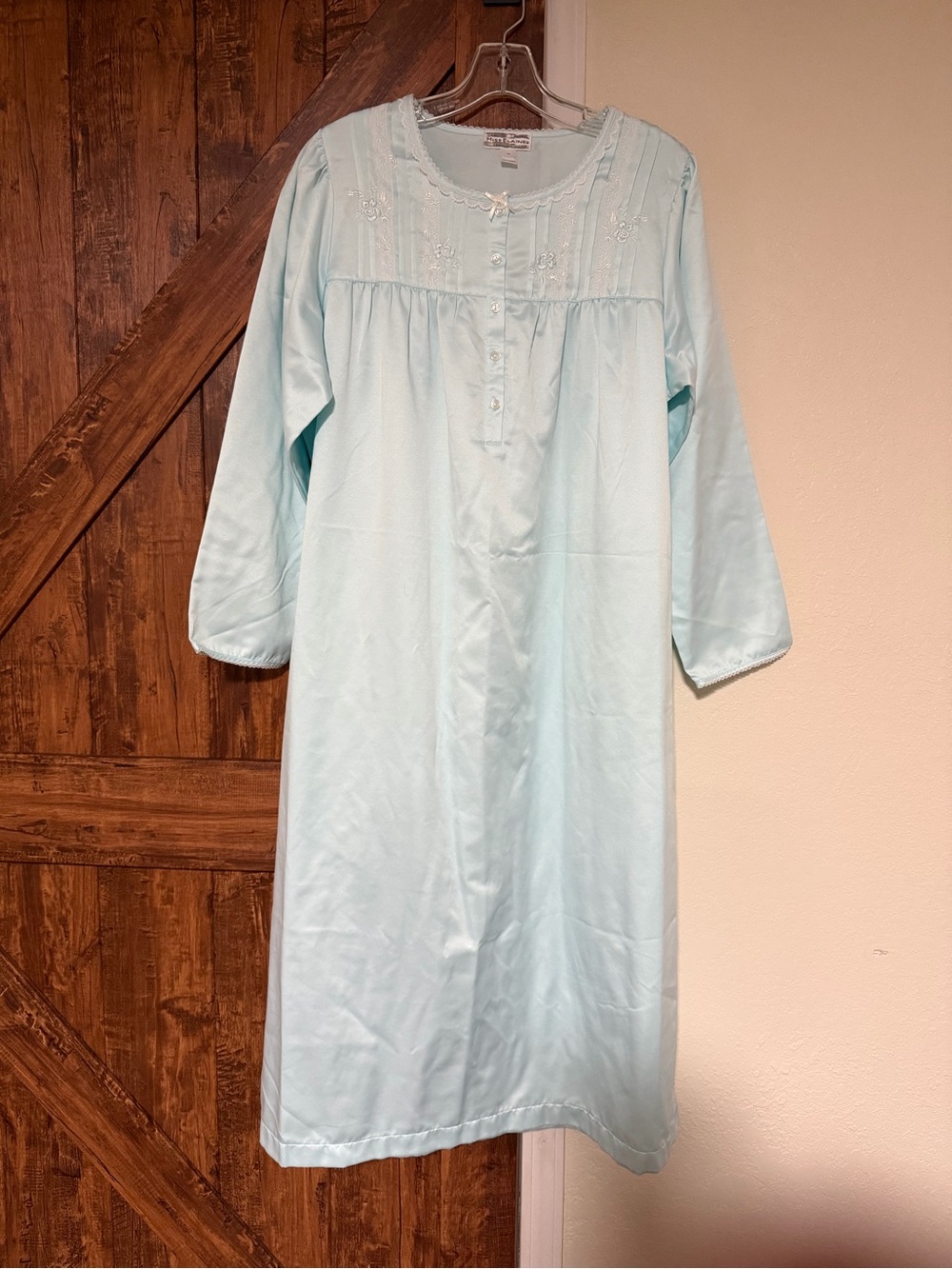 Vtg Miss Elaine Women Light Blue Satin long sleeve Nightgown Lace trim Size M